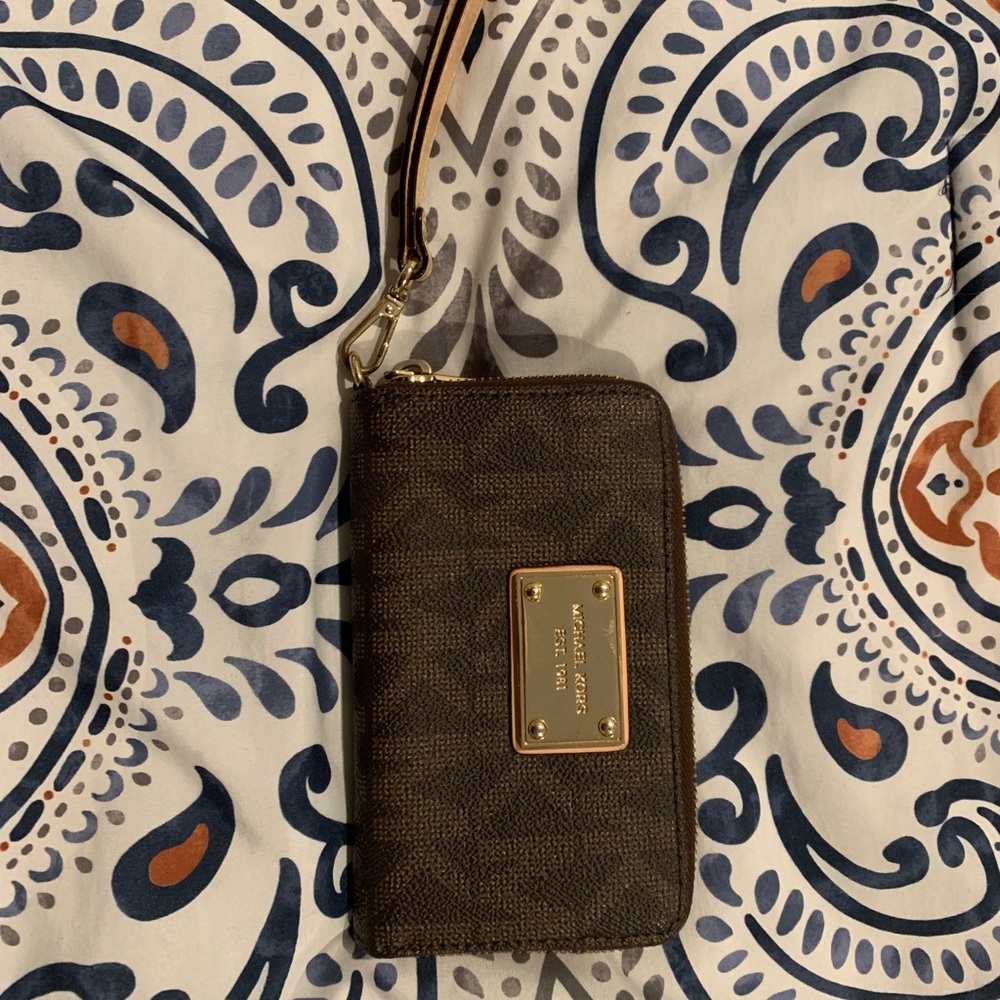 Michael kors wristlet